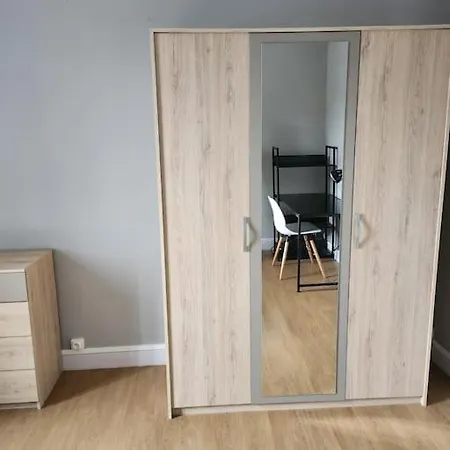 #1 - Partagee - Quartier Commercant Apartment *